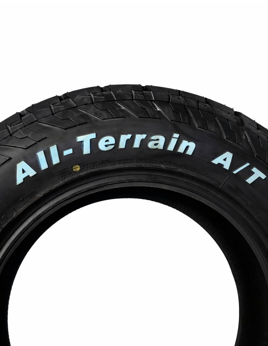 Set de llantas para auto all terrain 265 / 60 r18 2
